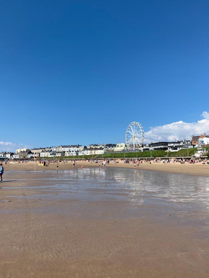 Apartamento Stunning 3 Bed Seafront Mansion Building Sleeps 6 Adults Or 8 With Kids Portrush Exterior foto