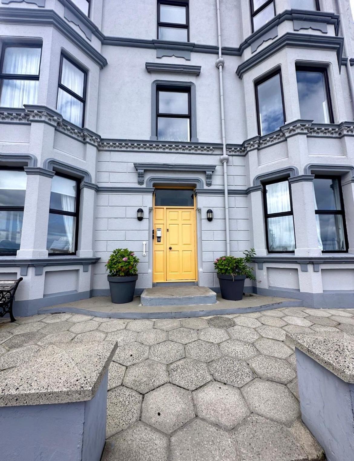 Apartamento Stunning 3 Bed Seafront Mansion Building Sleeps 6 Adults Or 8 With Kids Portrush Exterior foto